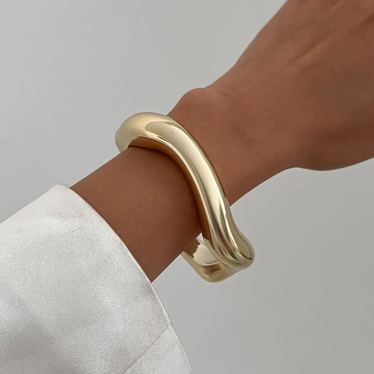 ZMANYIJEW Chunky Gold Bracelets for Women Wide Gold Cuffs Bangle Exaggerate Hollow Out Adjustable Bracelets Punk Vintage Jewelry